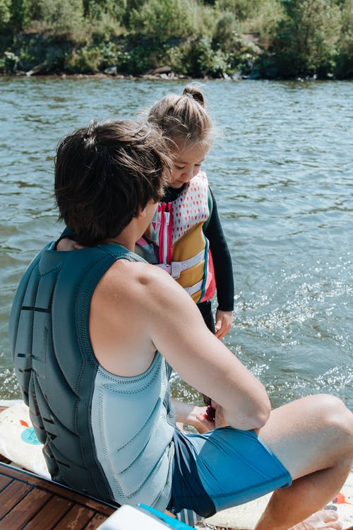 有关wakesurfing, 女儿, 安全装备的免费素材图片