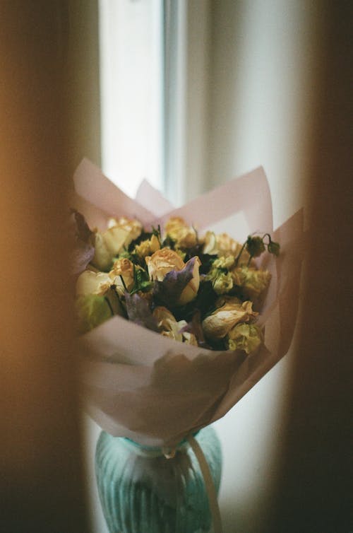 有关一束玫瑰, 一束花, 室内的免费素材图片