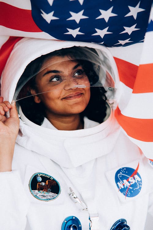太空服的女人 · 免费素材图片