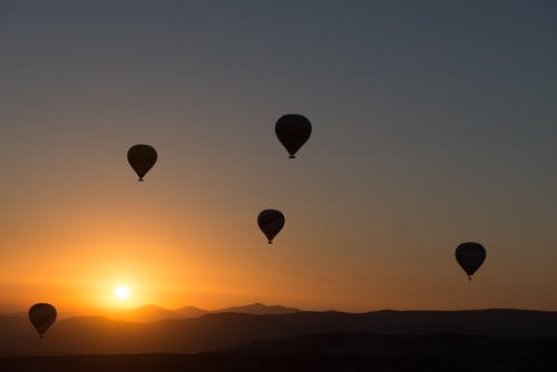 热气球在空中飞舞 · 免费素材图片
