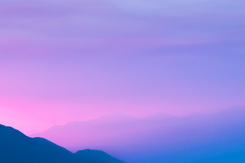 日落期间一座山的剪影照片 · 免费素材图片