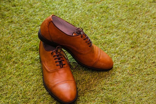 棕色皮革系带鞋 · 免费素材图片