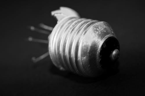 铝制电灯泡组件 · 免费素材图片