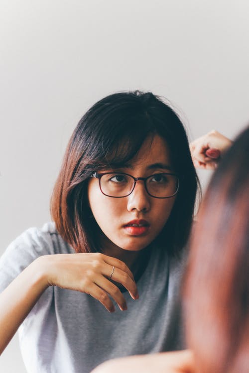 女人戴眼镜的照片 · 免费素材图片