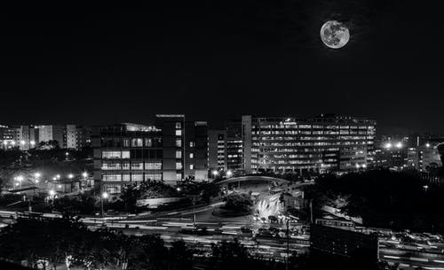 夜间摄影的城市景观 · 免费素材图片