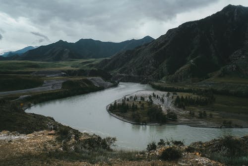 山区山区的平静河 · 免费素材图片