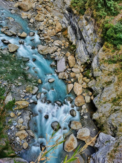 落基山中的一条河 · 免费素材图片