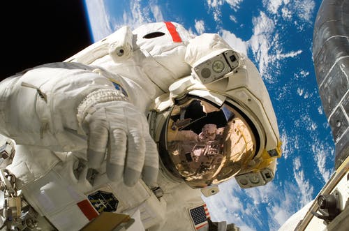 美国宇航员在太空 · 免费素材图片