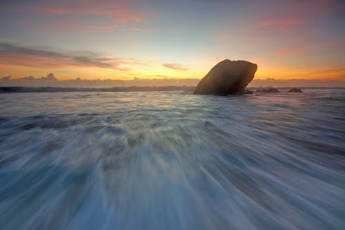 日落期间的水流 · 免费素材图片