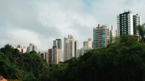 白天建筑物的照片 · 免费素材图片