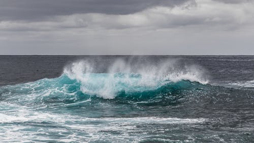 白天的海水浪 · 免费素材图片