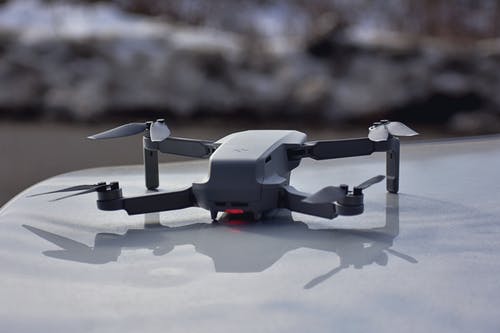 灰色和黑色quadcopter无人机 · 免费素材图片