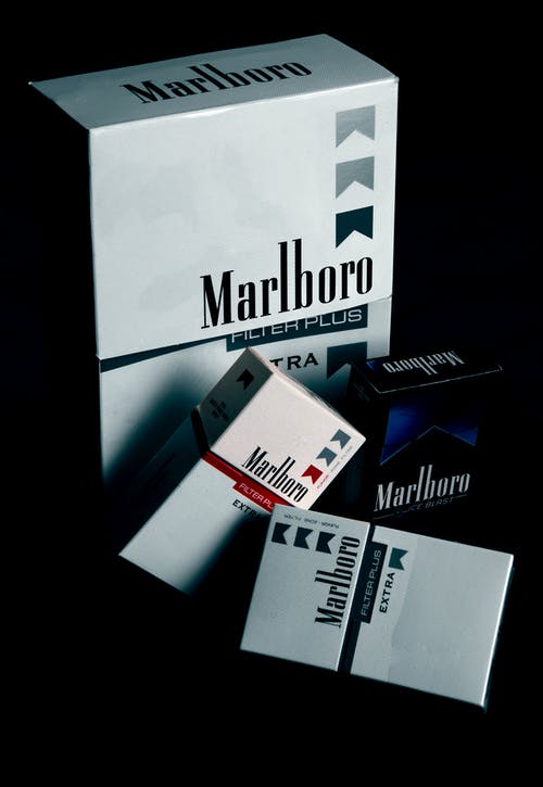 万宝路香烟盒 · 免费素材图片