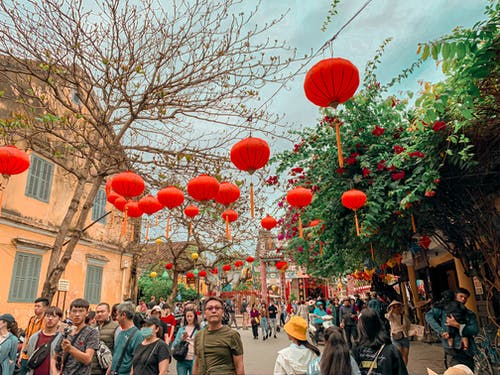 在大街上行走的人 · 免费素材图片