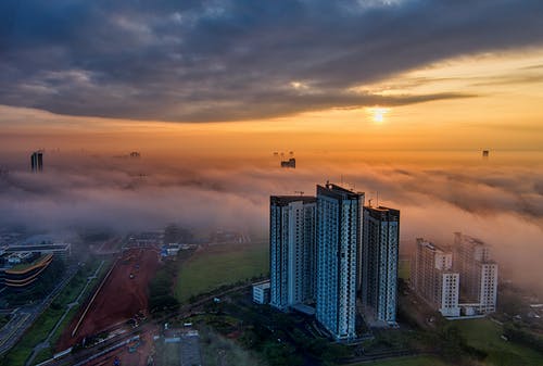 日落期间的高层建筑 · 免费素材图片