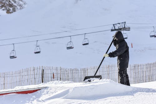 穿雪夹克的男人 · 免费素材图片