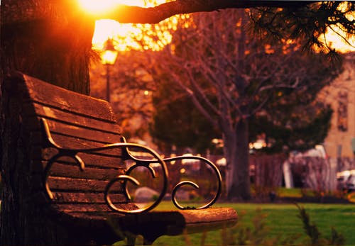 日落棕色木凳 · 免费素材图片