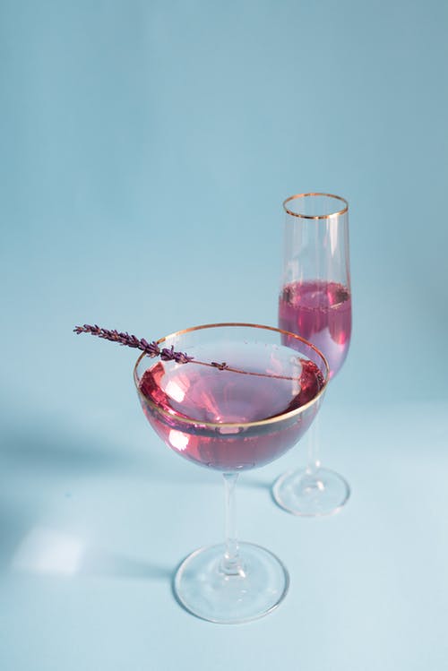 透明红酒杯与红酒 · 免费素材图片
