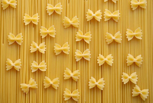 意大利细面条上的丝带糕点面食 · 免费素材图片