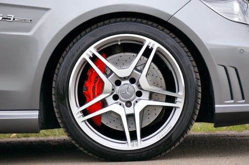 黑色橡胶梅赛德斯·奔驰汽车车轮 · 免费素材图片