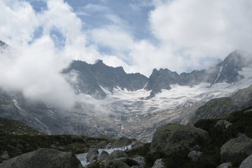 白天有雪的山脊 · 免费素材图片