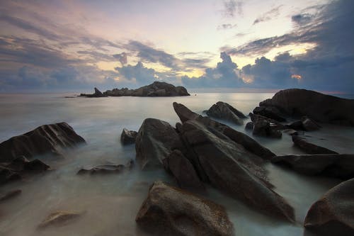 海滩岩层照片 · 免费素材图片