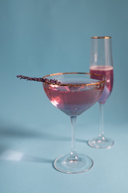 透明酒杯中的红酒 · 免费素材图片