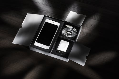 银色iphone 6带盒 · 免费素材图片