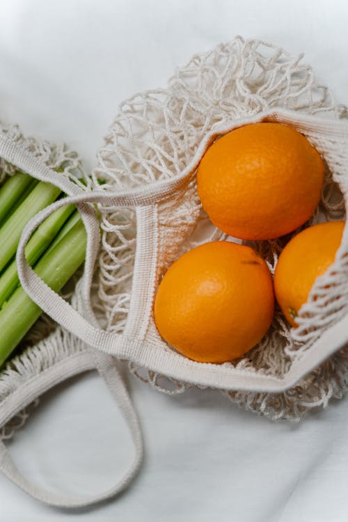 白色网兜橙色水果 · 免费素材图片