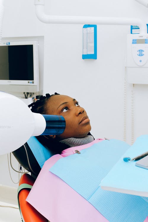 牙科诊所内的女人 · 免费素材图片