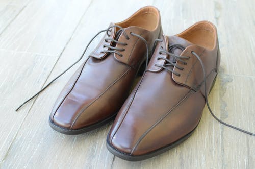 双棕色礼服鞋 · 免费素材图片