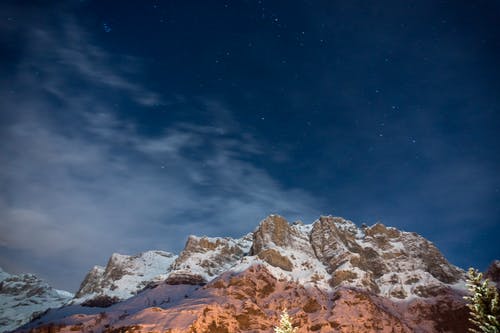 布朗和白雪山 · 免费素材图片