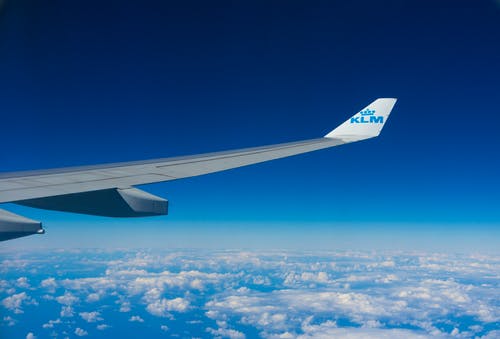 白色和蓝色klm飞机照片 · 免费素材图片