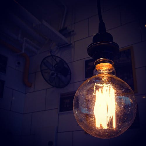 爱迪生灯泡的延时摄影 · 免费素材图片