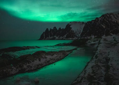 落基山脉在夜空下的照片 · 免费素材图片