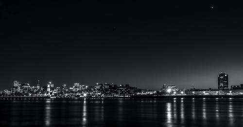 夜晚点亮的城市 · 免费素材图片