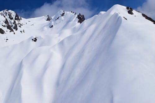 雪盖山坡 · 免费素材图片