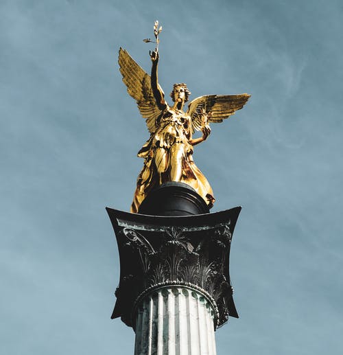 金雕像 · 免费素材图片