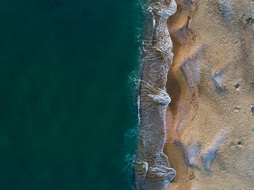 白天，海滨鸟瞰 · 免费素材图片