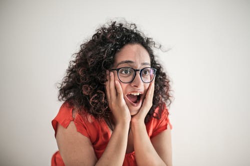 女人戴眼镜的照片 · 免费素材图片