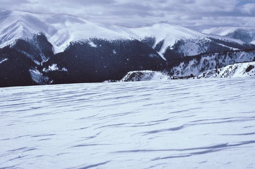 冰雪覆盖的山脉 · 免费素材图片