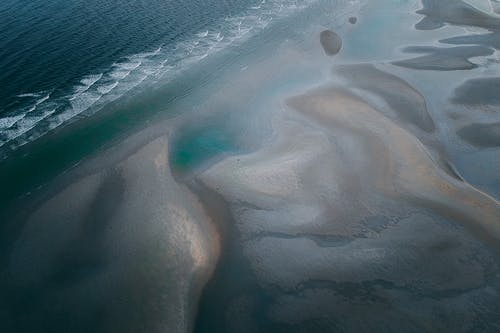 海滩的无人机画面 · 免费素材图片