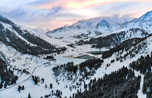 白雪皑皑的山 · 免费素材图片