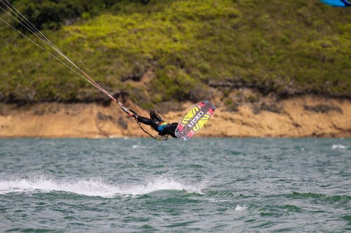 有关wakeboarder, 人, 娛樂的免费素材图片