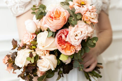 有关人, 新娘花束, 玫瑰的免费素材图片