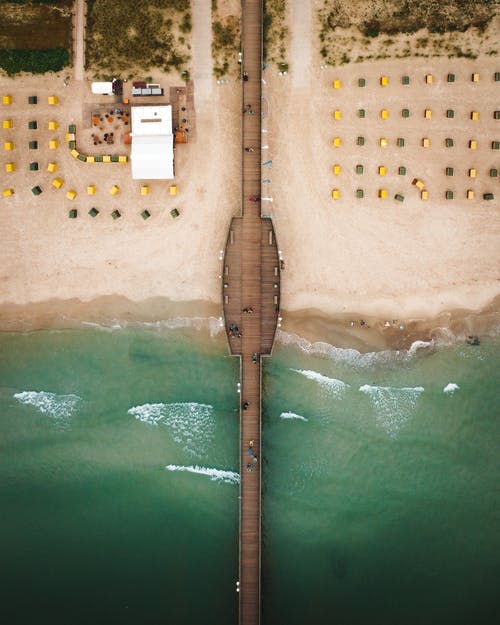 海滩的鸟瞰图 · 免费素材图片