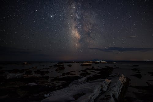 有关夜空, 岩石形成, 岸邊的免费素材图片