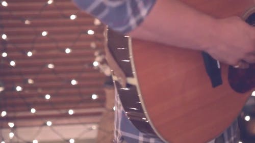 吉他手唱歌 · 免费素材视频