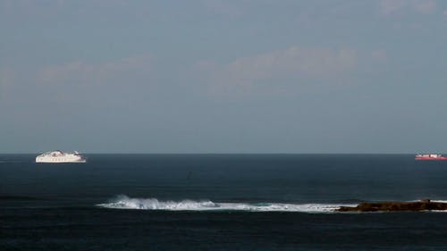 船只和波浪 · 免费素材视频