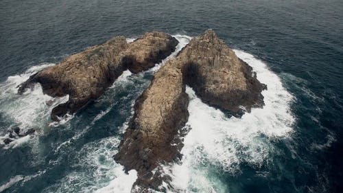 空中射击的海洋与海浪撞击 · 免费素材视频